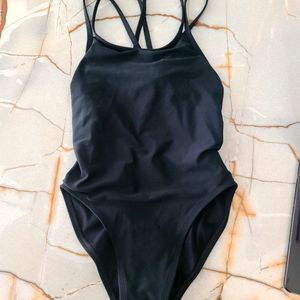 Jolyn Kai Onepiece Practice Suit Size 30 in Black